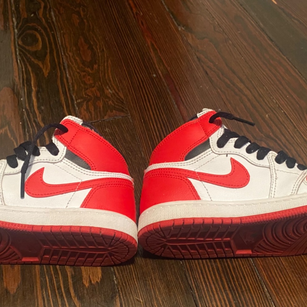 Jordan 1 Retro - Picture 3 of 7